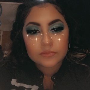 Meet your Posher, Angelica